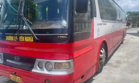 Phát hiện một xe khách chở 82 người, tài xế điều khiển lại không có bằng lái xe