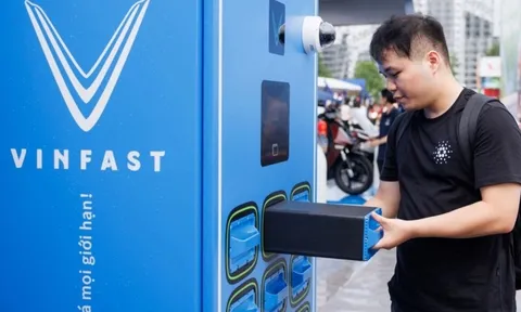 Hạ tầng xe điện mở rộng: V-Green nhượng quyền tủ đổi pin VinFast, cam kết lợi nhuận tối thiểu 15%/năm