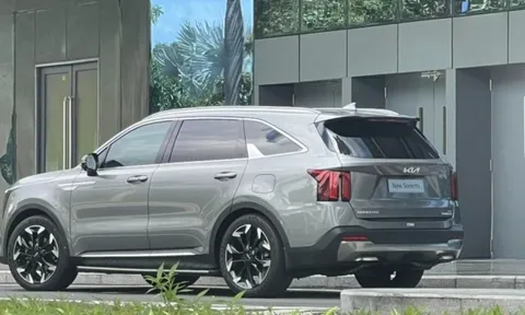Kia Sorento 2025 bị bắt gặp tại Việt Nam: Dự kiến ra mắt ngay tháng này, có 4 phiên bản, thêm nhiều ‘option’, có chi tiết như Carnival
