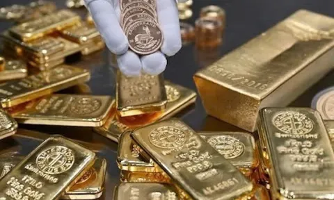 Giá vàng thế giới neo cao: Nhà đầu tư đang toan tính điều gì?