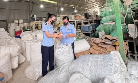 Phát hiện cơ sở sản xuất tã giấy, băng vệ sinh giả số lượng lớn