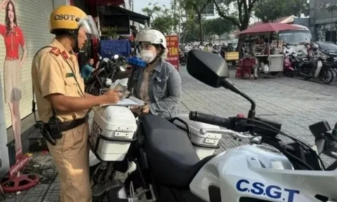 Hơn 100 tài xế tại một địa phương bị xử lý khi chạy xe trên vỉa hè, mức phạt gây chú ý