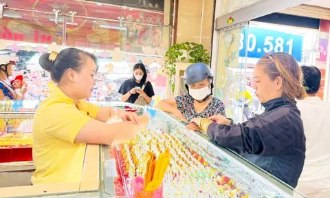 Cân nhắc việc thu thuế mua bán vàng