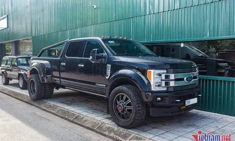 'Khủng long' Ford F-450 Super Duty gần 7 tỷ đồng của đại gia Hà Nội, sức kéo 15 tấn, dài gần 7 mét