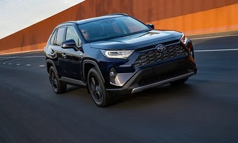 Xe hybrid giá 3 tỷ của Toyota đứng đầu danh sách 'bền bỉ nhất 2025'