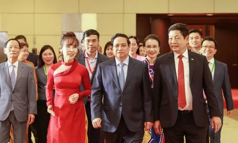 Thủ tướng mong các doanh nhân vượt qua chính mình, vươn ra biển lớn
