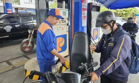 Giá xăng dầu cùng giảm