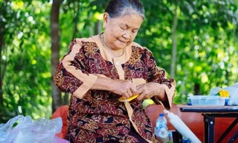 Vài tháng không ăn cơm chung, vợ chồng giật mình sau câu nói của cô giúp việc
