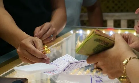Giá vàng nhẫn vọt lên mức cao chưa từng có, nhiều cửa hàng thông báo ‘hết hàng’