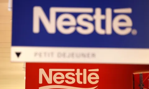 Vừa nhậm chức vào tháng 9, tân CEO của Nestlé công bố kế hoạch cắt giảm 16.000 nhân sự toàn cầu