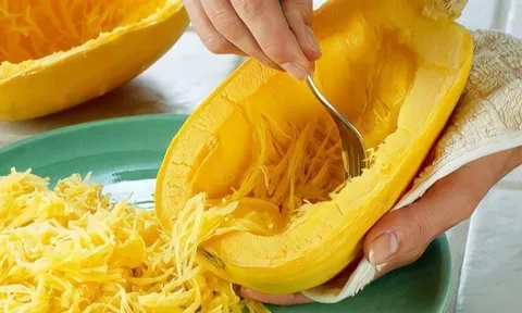 Quả 'nhả sợi vàng' độc lạ, nông dân trồng không kịp bán, giá cao khách vẫn mua nườm nượp