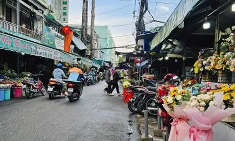 Chợ hoa lớn nhất TP.HCM vắng vẻ trước dịp lễ 20/10