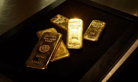 Giá vàng lao dốc sau chuỗi tăng nóng, thị trường tự do ‘bốc hơi’ 11 triệu đồng/lượng