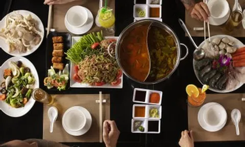 Sau bữa tối mừng 20/10, cô gái bật khóc vì bức ảnh mẹ bạn trai đăng mạng