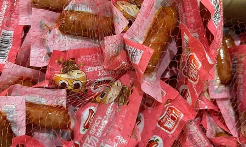 Lượng lớn xúc xích có nguồn gốc 'bí ẩn' bị phát hiện: Chủ cơ sở ở Cà Mau thừa nhận sự thật bất ngờ