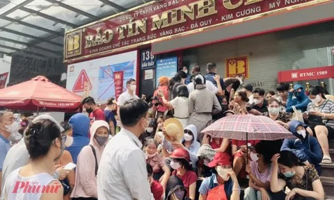 Biến động khó lường của giá vàng và bất động sản khiến người dân lo lắng