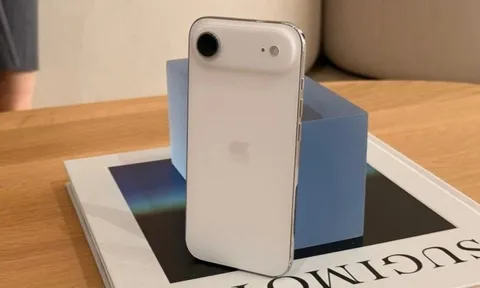 iPhone Air thất thủ trước chính người 'anh em ruột'