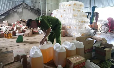 Xưởng sản xuất dầu ăn giả quy mô lớn ở Nghệ An: Đã bán 2,7 triệu lít khắp các tỉnh, thu lợi 75 tỷ đồng
