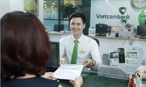 Vietcombank (VCB) nói gì về vụ khách mất tiền ngay sau khi nhận thẻ mới?