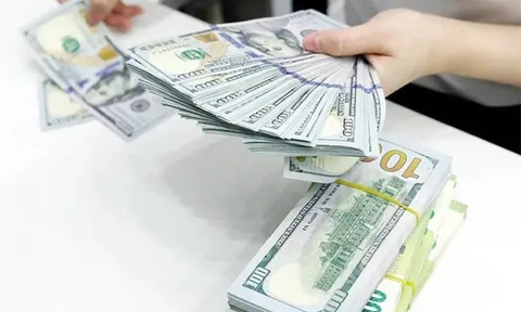 Tỷ giá USD hôm nay 25/10: USD tự do tăng vọt lên sát 28.000 đồng