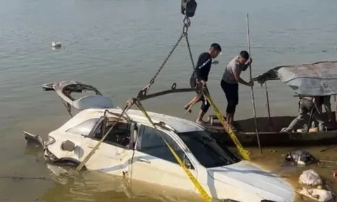 Tìm thấy chiếc xe Mercedes bị lũ cuốn trôi ở Thái Nguyên