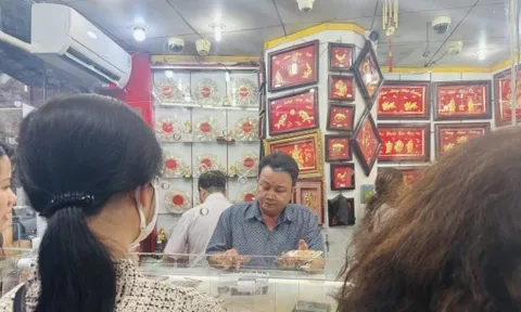 Ngân hàng Nhà nước đề nghị tăng cường thanh tra xử lý mua bán ngoại tệ trái phép
