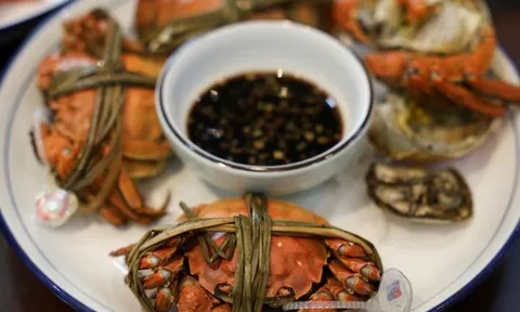 'Vàng ròng dưới đáy hồ' đang tan chảy: Loài động vật quý hiếm của Trung Quốc đang 'kiệt sức' trong mùa hè nóng nhất 64 năm