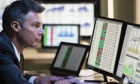 Phiên 31/10: Khối ngoại tiếp đà bán ròng hơn nửa nghìn tỷ, ngược chiều "gom" mạnh một mã chứng khoán