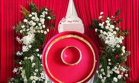 Mẹ chồng trao kiềng vàng 5 chỉ, cô dâu tắt nụ cười rồi bật khóc trước sự thật