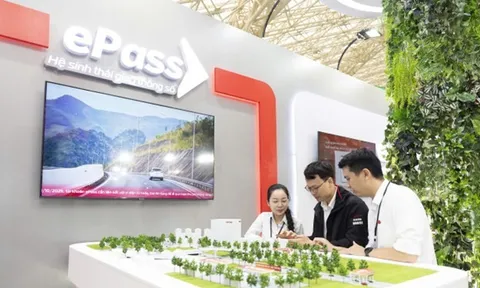 Gian hàng Viettel tại Hội chợ Mùa Thu thu hút khách tham quan