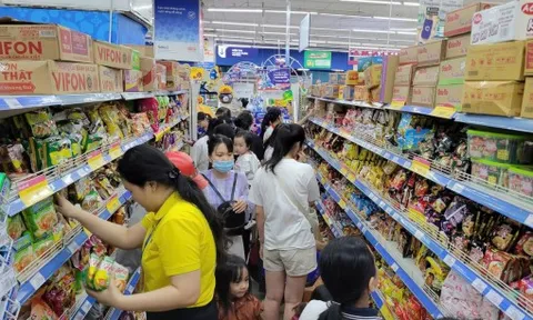 Saigon Co.op bình ổn giá cùng người dân miền Trung vượt bão