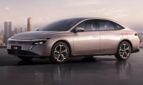 Hãng xe Nhật mở bán mẫu sedan hybrid đối đầu Toyota Camry đẹp long lanh nhưng giá rẻ khó tin – khởi điểm tương đương 400 triệu đồng