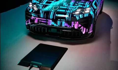 Porsche vượt mặt Tesla mở ra kỷ nguyên mới của sạc ô tô điện: Trình làng công nghệ không dây 11kW, đã có lộ trình thương mại