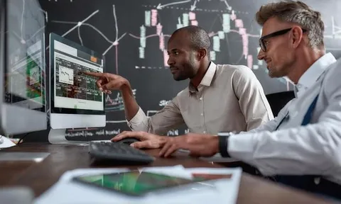 Khối ngoại tiếp đà bán ròng gần 1.000 tỷ đồng trong phiên VN-Index bứt phá, "xả" mạnh một cổ phiếu ngân hàng