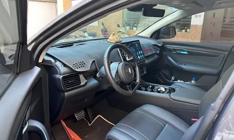 Tài xế lái xe 30 năm dứt khoát 'chia tay' xe xăng sau khi lái thử xe điện, đổi liên tiếp 2 chiếc VinFast VF 8 trong 2 năm: Giờ nghe tiếng máy xăng là ....ngán