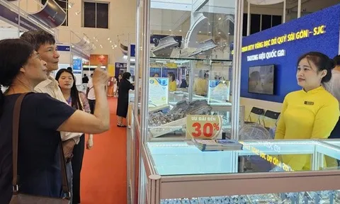 Cuối ngày 17-11, giá vàng giảm, Công ty SJC có thông báo quan trọng về vàng miếng