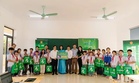 Nestle' trao tặng phòng máy tính giúp học sinh tiếp cận công nghệ