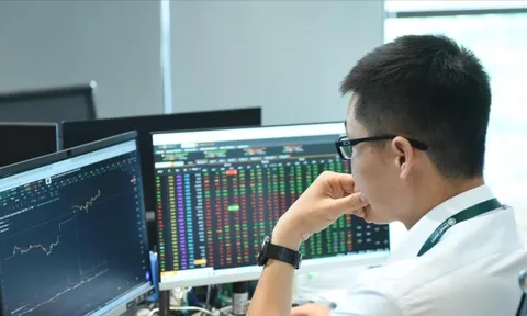 Cổ phiếu tăng nóng bị bán mạnh