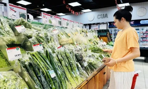 Thời tiết bất lợi, giá rau củ đắt hơn thịt cá