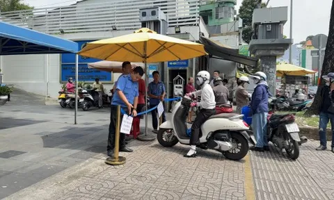 Diễn biến lạ tại các cửa hàng vàng ở TPHCM