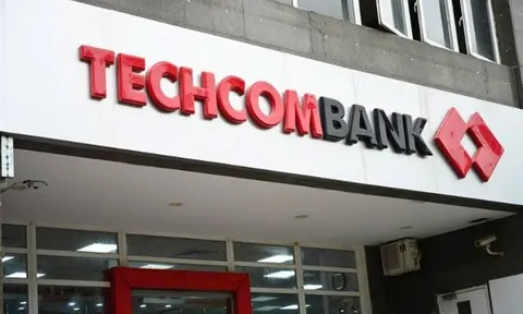 Techcombank (TCB) nâng lãi suất lên kịch trần, kênh online vượt tại quầy