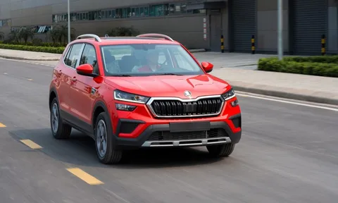 Đưa Skoda Kushaq đi đổ đèo ngày mưa, khách Việt dành lời khen cho SUV châu Âu nhưng không quên vạch trần điểm trừ