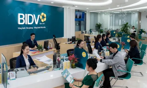 Biên lãi ròng ngân hàng tiếp tục chịu áp lực cuối năm