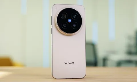 Mẫu điện thoại mới lên kệ ở Việt Nam “gây bão” vì vượt mặt cả S25 Ultra: Pin 6510 mAh, camera tele 200MP