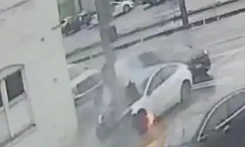 Tesla tiếp tục bị kiện vì cửa không thể mở được khi xe bị bốc cháy, khiến một người tử vong