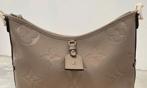 Phát hiện loạt túi xách giả mạo hàng hiệu