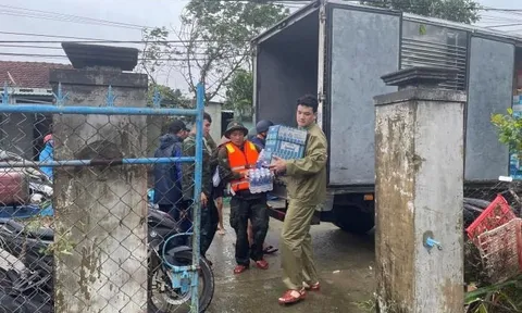 100.000 m2 tôn được gửi khẩn cấp tới người dân Đắk Lắk để sửa nhà sau mưa lũ