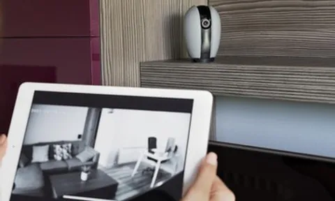 Mẹ chồng đòi từ mặt vì bị 'tước quyền' xem camera, con dâu 'cầu cứu' giải pháp