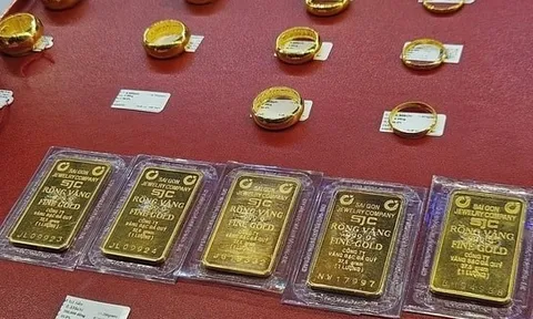 Giá vàng trưa 1/12: Thị trường trong nước tăng mạnh so với cuối tuần trước