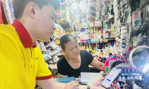 Thuế, ngân hàng tới tận sạp giúp tiểu thương chuyển đổi số
